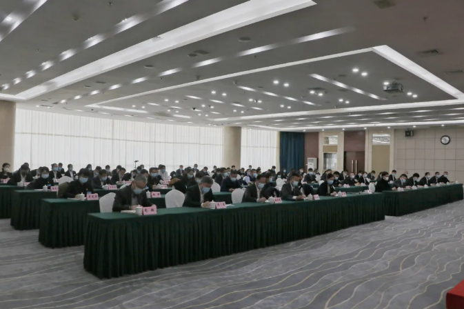 鞍勤集團(tuán)、溫泉集團(tuán)舉辦貫徹落實(shí)市第十三次黨代會(huì)精神宣講報(bào)告會(huì)(圖3)