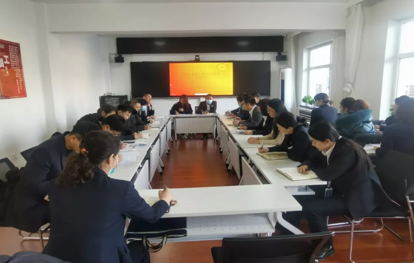 鞍勤集團(tuán)、溫泉集團(tuán)召開“兩會(huì)”及元旦春節(jié)信訪維穩(wěn)專題會(huì)議