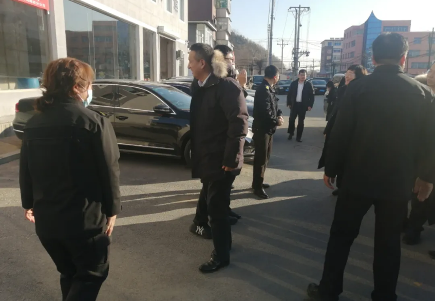 鞍勤集團(tuán)黨委下基層、聽民意，助推企業(yè)高質(zhì)量發(fā)展