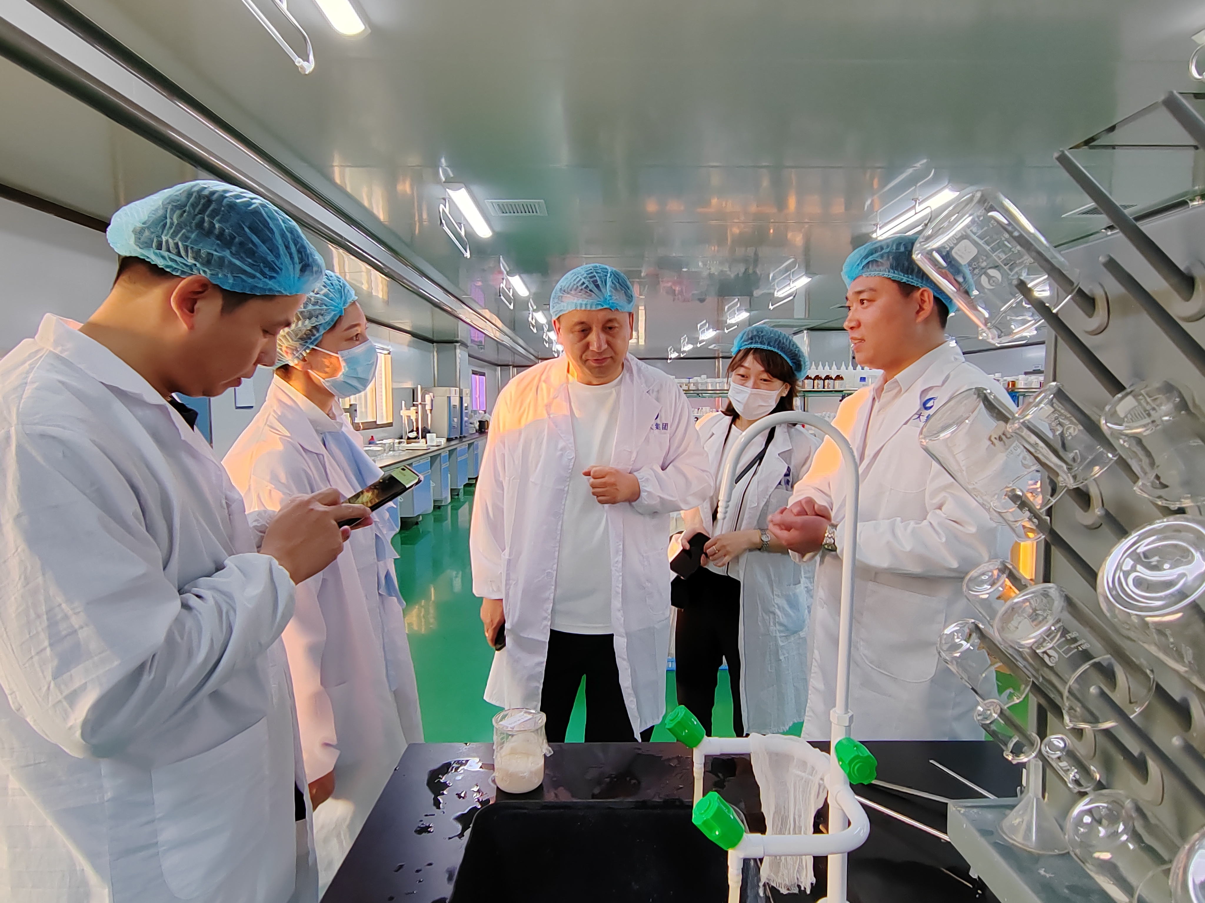 鞍勤集團(tuán)、溫泉集團(tuán)、公服集團(tuán)商務(wù)考察組赴廣州調(diào)研