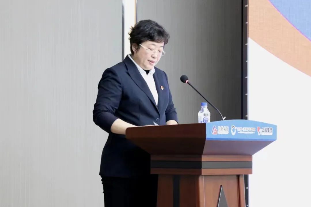 鞍勤集團(tuán)、溫泉集團(tuán)、公服集團(tuán)2023年新任干部任前集體談話及集體送任儀式圓滿結(jié)束